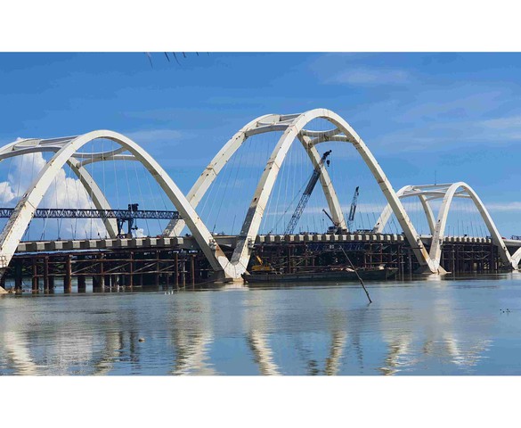 Cầu vòm thép nghìn tỷ tại tỉnh hẹp nhất Việt Nam đã sáng đèn nhưng chưa thể thông xe, lãnh đạo địa phương trực tiếp vào cuộc