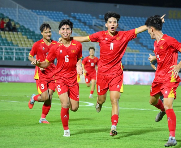 U17 Việt Nam vô địch: Dấu ấn HLV Roland và “hệ sinh thái” CLB Hà Nội