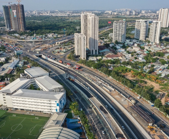 Chỉ vài ngày nữa, chính thức thông xe cầu vượt thuộc nút giao 3 tầng hiện đại nhất TP. HCM, giải cứu kẹt xe khu Đông