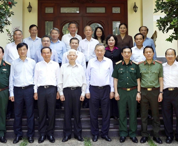 Tổng Bí thư, Chủ tịch nước thăm các nguyên lãnh đạo Đảng, Nhà nước và Mẹ Việt Nam Anh hùng
