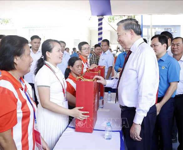 Tổng Bí thư, Chủ tịch nước Tô Lâm thăm, động viên công nhân, người lao động tại TP Hồ Chí Minh