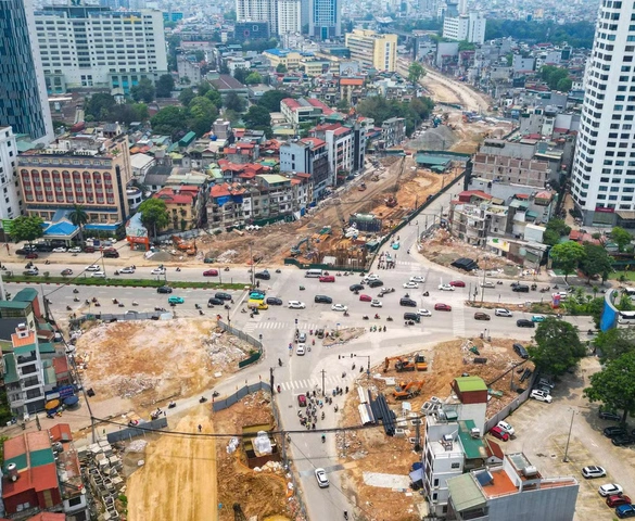 2 cầu vượt quan trọng trên tuyến đường ‘đắt nhất hành tinh’ dần thành hình