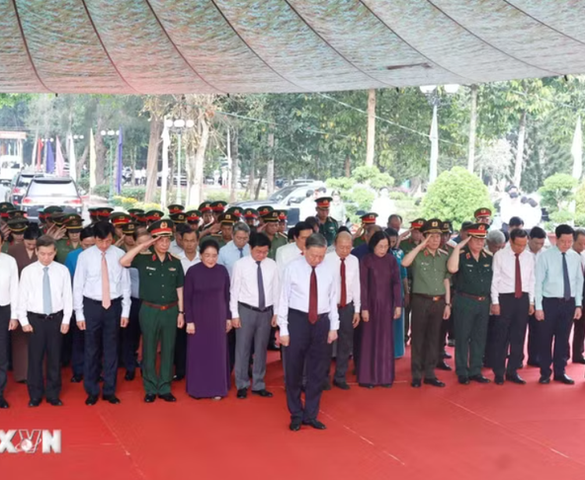 Tổng Bí thư, Chủ tịch nước Tô Lâm dâng hương tại Nghĩa trang Liệt sỹ Tân Biên