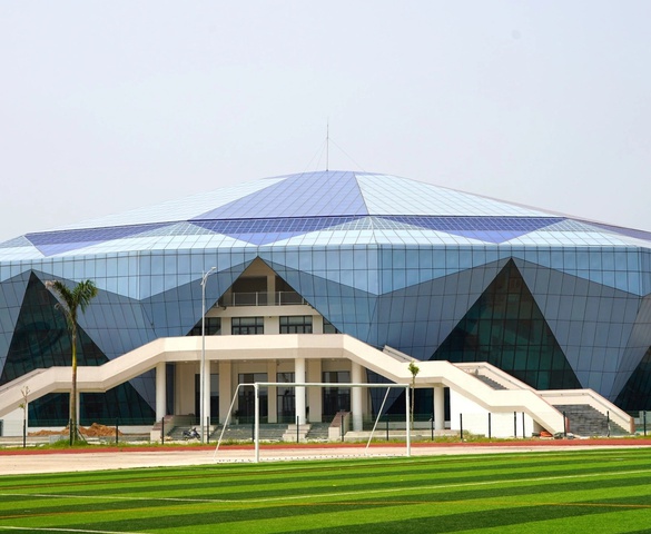 Sắp vận hành nhà thi đấu trăm tỷ có khả năng tiết kiệm năng lượng: Thiết kế viên kim cương, tọa lạc tại tỉnh hẹp nhất Việt Nam