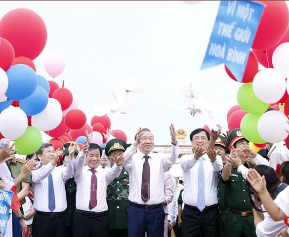 51 năm thống nhất đất nước: Đảng ta muôn vạn tấm lòng, niềm tin