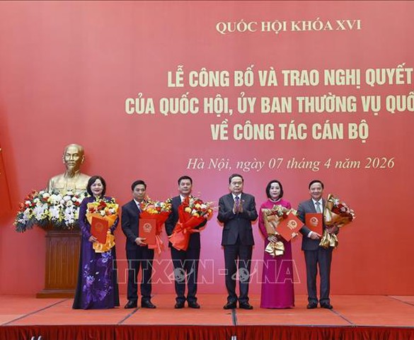 Chủ tịch Quốc hội dự Lễ công bố, trao Nghị quyết của Quốc hội, UBTVQH về công tác cán bộ