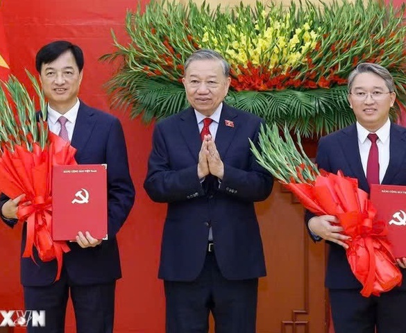 Trao quyết định bổ nhiệm Trưởng ban Tổ chức TW và Chánh Văn phòng TW Đảng