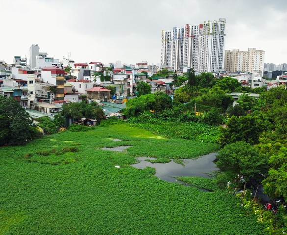 Hà Nội: Nhếch nhác xung quanh hồ Rẻ Quạt
