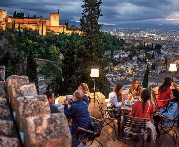 Lễ Phục sinh tại Granada (Tây Ban Nha): Nơi nghi lễ linh thiêng hòa quyện cùng nhịp sống đời thường