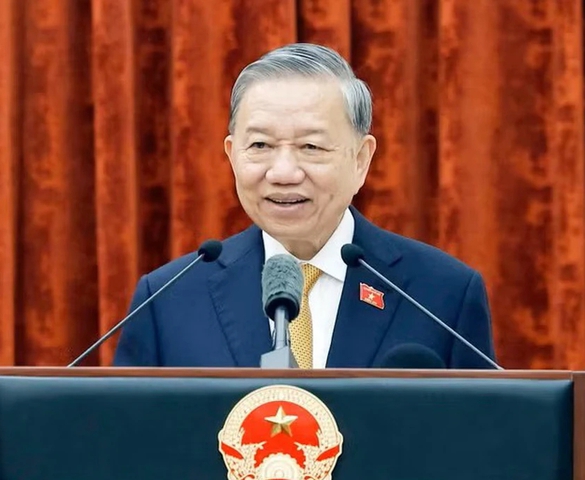 Ánh sáng Hồ Chí Minh soi đường cho chúng ta đi