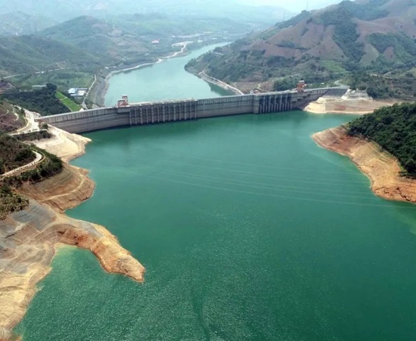 Việt Nam chính thức động thổ dự án điện mặt trời giữa lòng hồ nhà máy thủy điện lớn nhất Đông Nam Á, vốn đầu tư 17.000 tỷ