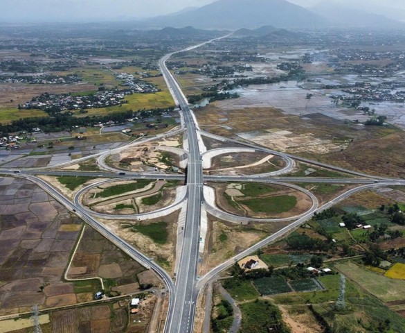 Sắp đưa vào vận hành 22km đầu của tuyến cao tốc ‘rừng - biển’ đầu tiên Việt Nam