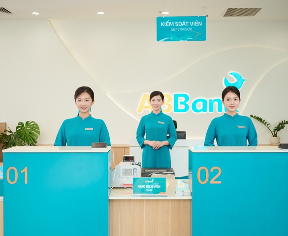 ABBank áp dụng mô hình quầy giao dịch đứng toàn hệ thống, tối ưu trải nghiệm