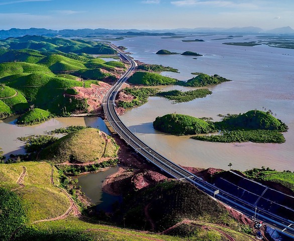 Việt Nam lần đầu tiên hình thành trục cao tốc liên hoàn gần 600km, kết nối cùng lúc 3 sân bay quốc tế
