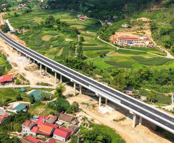 Cao tốc Hữu Nghị - Chi Lăng hoàn thiện 27km đầu tuyến
