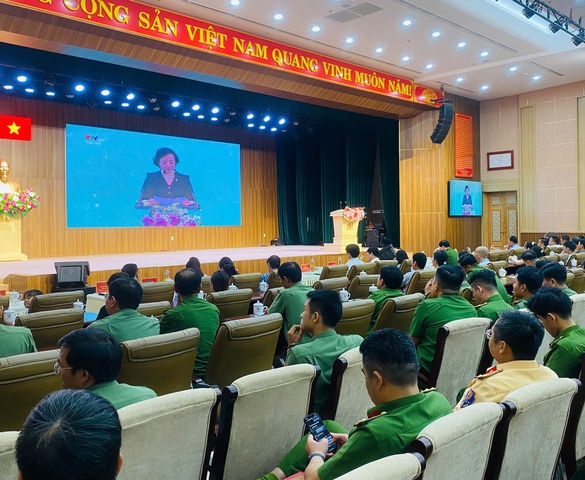 Phát động chương trình “Bảo vệ và Hỗ trợ trẻ em phát triển trên môi trường mạng giai đoạn 2026 - 2030”