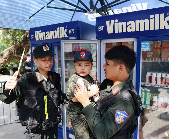 Vinamilk chung tay lan tỏa thông điệp “tổ quốc bình yên” với 40.000 sản phẩm dành cho cộng đồng