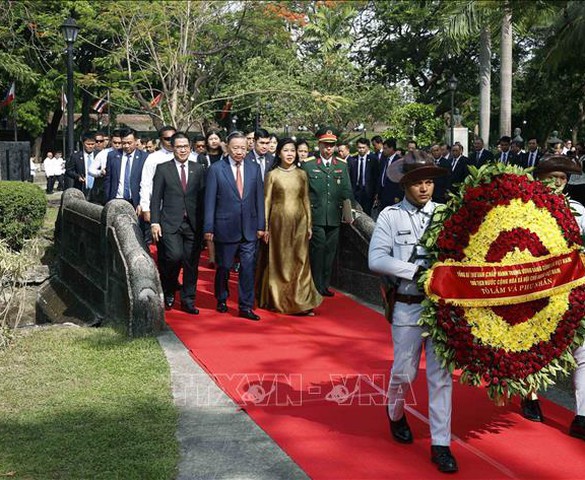 Tổng Bí thư, Chủ tịch nước Tô Lâm dâng hoa tại Tượng đài Chủ tịch Hồ Chí Minh ở Philippines