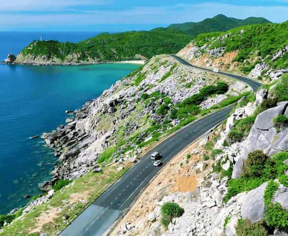Cung đường ven biển đẹp nhất Việt Nam: Dài 30km, ôm trọn vịnh biển từng in dấu ‘tàu không số’ huyền thoại