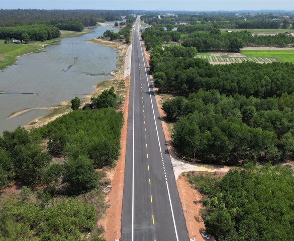 Việt Nam có cung đường biển đẹp như tranh xuyên qua nhiều vùng sinh thái: Dài 100km, đang nỗ lực ‘về đích’