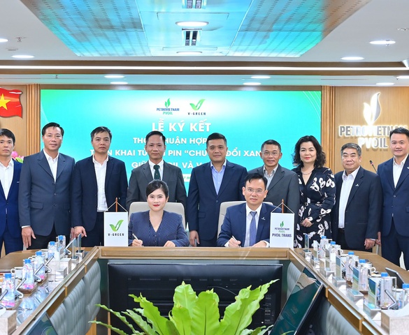 V-Green triển khai hơn 3.000 tủ đổi pin xe máy điện tại cây xăng PVOIL