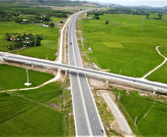 13 tuyến cao tốc Bắc - Nam phía Đông chuẩn bị thu phí, tối đa 1.300 đồng/km