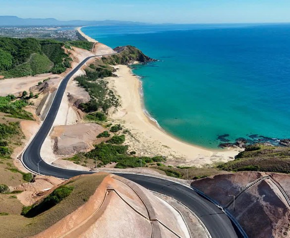Cung đường biển đẹp bậc nhất miền Trung dần thành hình: Dài 115km, có đoạn đèo với cảnh quan núi - biển ấn tượng