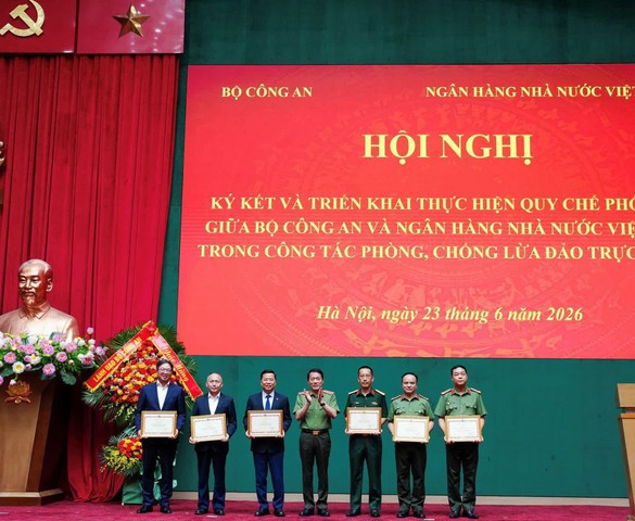 TPBank nhận Bằng khen của Bộ Công an nhờ các giải pháp bảo vệ khách hàng trên môi trường số