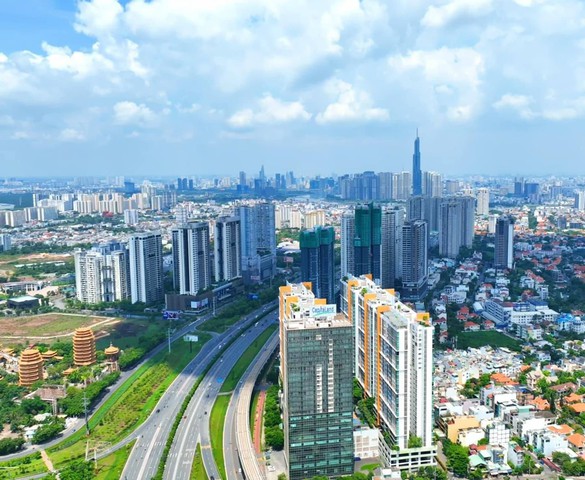 Bất động sản TP.HCM 'nóng' trở lại, xuất hiện căn hộ 500 triệu đồng/m2