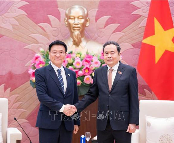 Chủ tịch Quốc hội Trần Thanh Mẫn tiếp Đoàn đại biểu Viện nghiên cứu kinh tế Kimhakmin E-roun
