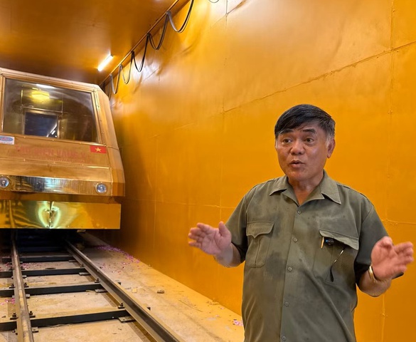 Đại gia Đường ‘bia’ chính thức khánh thành đoàn tàu điện dát vàng đầu tiên tại Thủ đô, sức chứa lên đến hơn 100 người