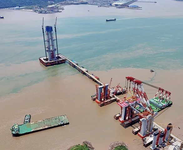 ‘Siêu cầu’ có trụ cao ngang toà nhà 100 tầng giữa biển khơi, tương lai lập kỷ lục thế giới