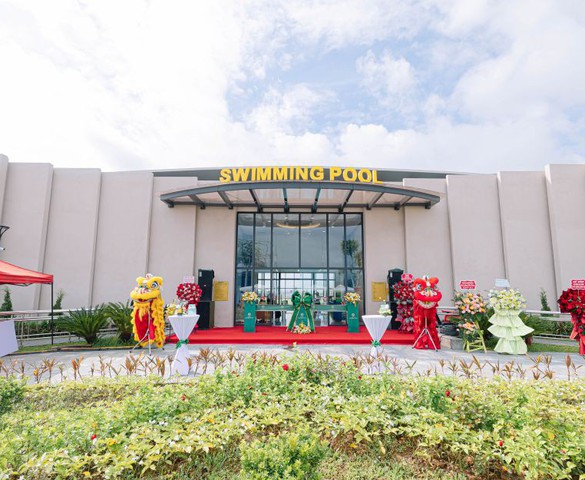 Vinhomes Golden City khai trương bể bơi 4 mùa, hoàn thiện chuẩn sống nghỉ dưỡng trước ngày bàn giao