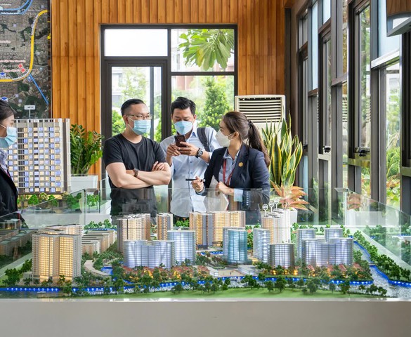 Nhà đầu tư bất động sản thận trọng trước áp lực giá và lãi suất