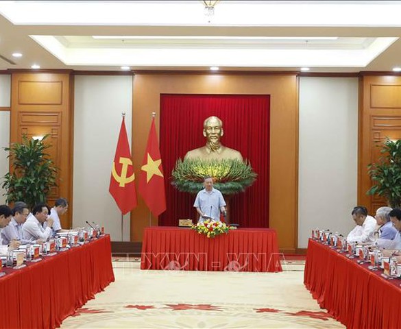 Đổi mới mô hình phát triển đất nước: Lấy con người làm trung tâm, mục tiêu và động lực