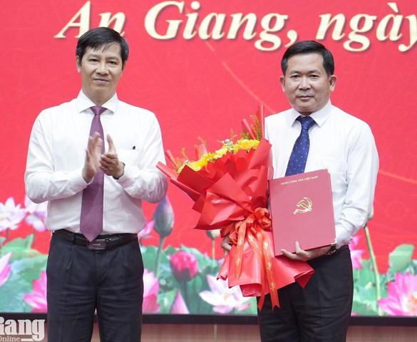 Trung tướng Đinh Văn Nơi giữ chức Phó Bí thư Tỉnh ủy An Giang