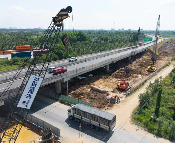 Chính thức ký hợp đồng tín dụng hơn 27.000 tỷ cho dự án mở rộng cao tốc trọng điểm phía Nam do liên danh Đèo Cả đầu tư