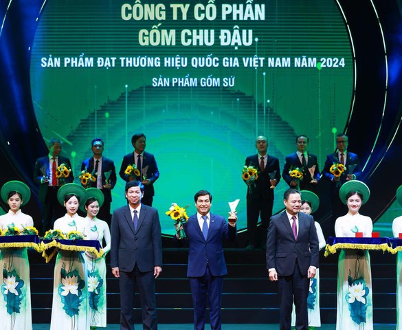 Thương hiệu quốc gia Gốm Chu Đậu vinh dự nhận Giấy khen của Cục An ninh Kinh tế - Bộ Công an