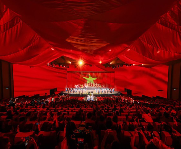 Vingroup tặng 50% giá vé show “Đất nước Thiên hùng ca”