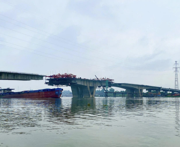 Cây cầu đầu tiên bắc qua sông Thái Bình nối Bắc Ninh - Hải Phòng sau gần 2 năm khởi công: Đã thành hình, gấp rút hoàn thiện sau ít tháng nữa