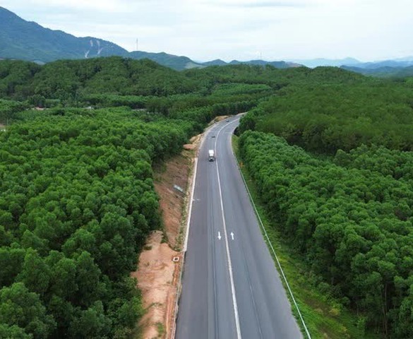 Chỉ 1 tháng nữa, chính thức khai thác cao tốc kết nối 2 thành phố trực thuộc Trung ương của miền Trung