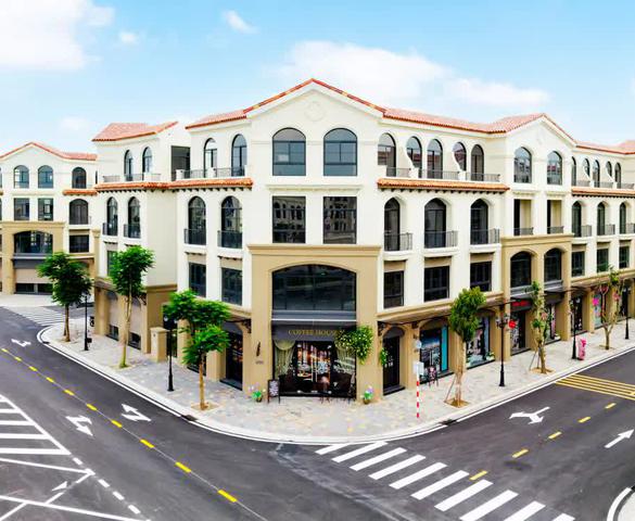 Giới thượng lưu đất Cảng tìm tài sản truyền đời, nhà phố đa công năng Royal Boulevard lên ngôi