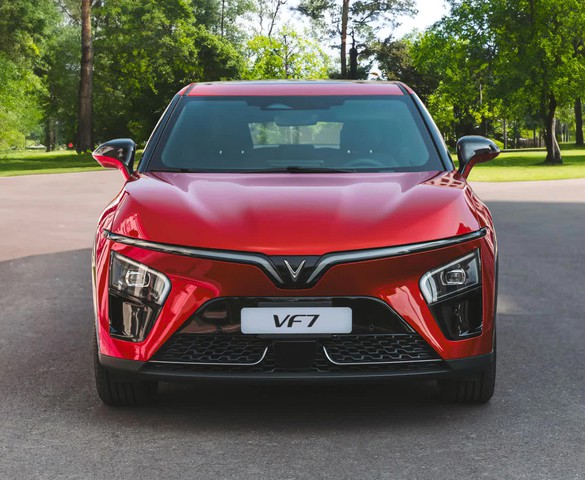 VinFast VF 7 - Chiếc C-SUV “cân” đa địa hình, xóa tan mệt mỏi trên những hành trình xa