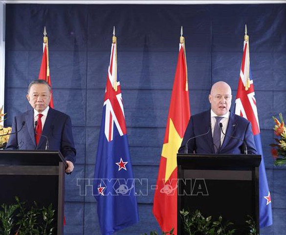 Tổng Bí thư, Chủ tịch nước Tô Lâm và Thủ tướng New Zealand gặp gỡ báo chí và chứng kiến trao các văn kiện hợp tác