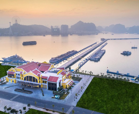 Du khách “kín lịch” chơi lễ Quốc khánh đầu tiên của thành phố Quảng Ninh