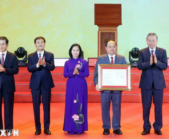 Lễ công bố thành lập thành phố Quảng Ninh và đón nhận Huân chương Lao động hạng Nhất