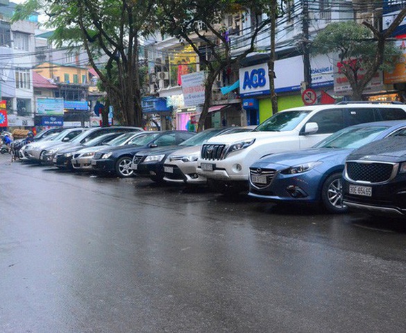Hà Nội ngừng cấp phép trông xe 78 điểm dưới lòng đường