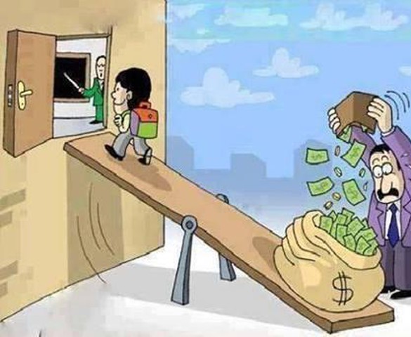 Hiệu trưởng không biết chữ!