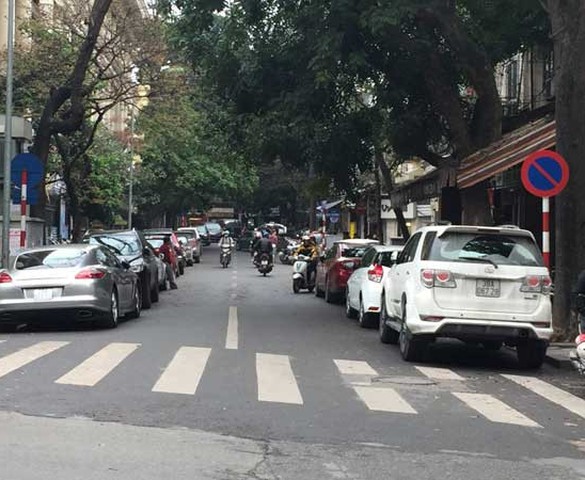Hà Nội ra quân dẹp loạn bãi trông xe "lậu"