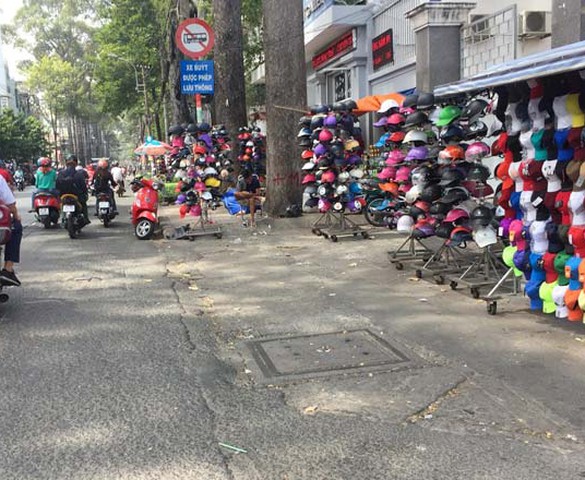 Bắt đầu làm rõ trách nhiệm người đứng đầu khi vỉa hè bị xà xẻo